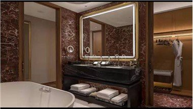 Aké sú požiadavky na údržbu pri inštalácii veľkoplošných zrkadiel?